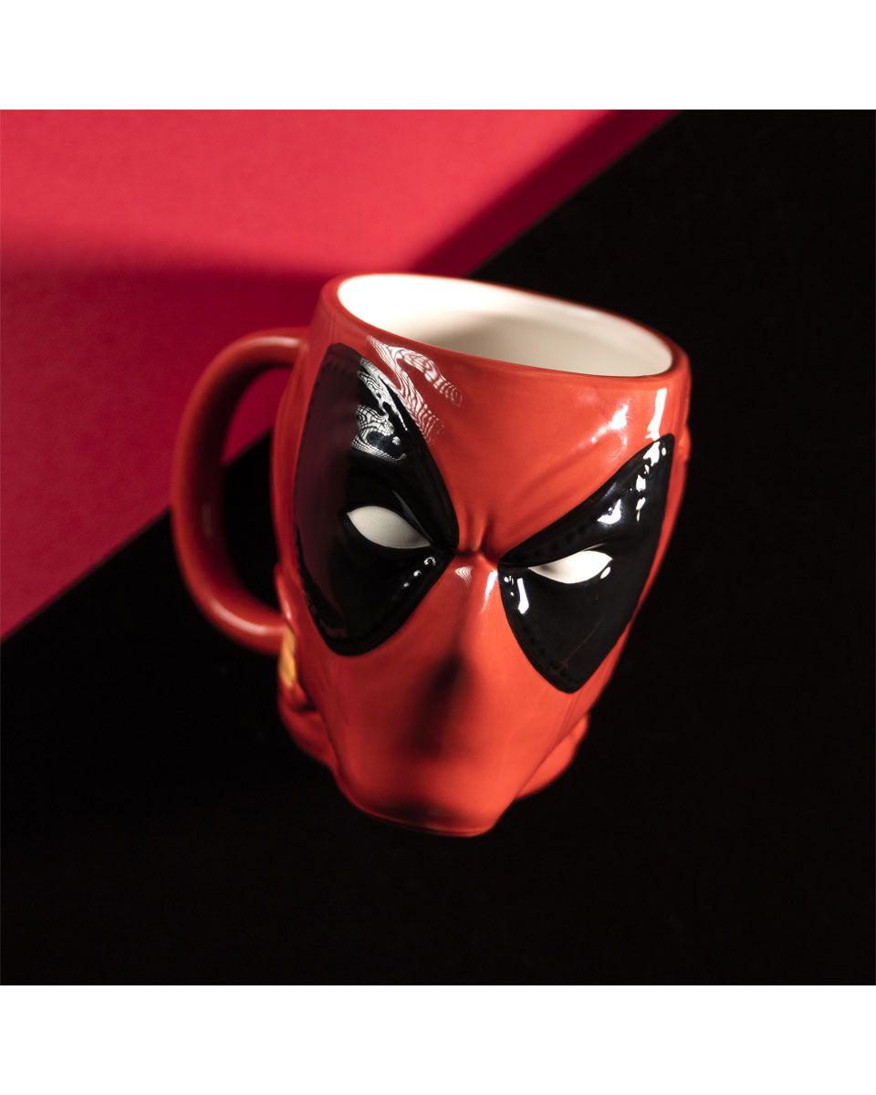 Šolja Paladone Marvel - 3D - Deadpool Mug 