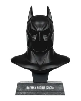 Statue DC Direct - Batman Cowl - Batman Begins 
