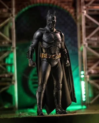 Action Figure DC Multiverse - Batman Begins  - Batman Gold Label 