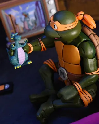 Action Figure Teenage Mutant Ninja - Ultimate Michelangelo Is a Party Dude VHS Style 