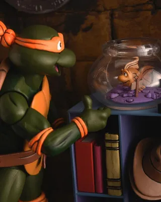 Action Figure Teenage Mutant Ninja - Ultimate Michelangelo Is a Party Dude VHS Style 