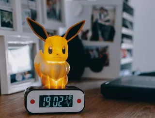 Sat Pokemon - Eevee - Alarm Clock with Light 
