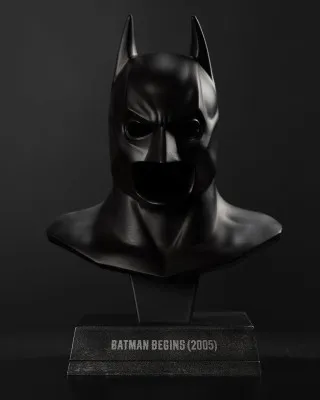 Statue DC Direct - Batman Cowl - Batman Begins 