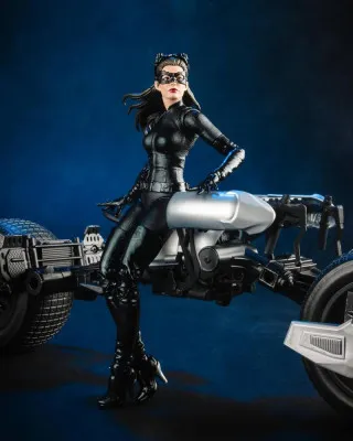 Statue DC Multiverse - The Batman The Dark Knight - Batpod With Catwoman (Gold Lable) 