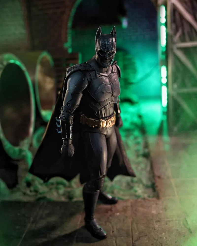 Action Figure DC Multiverse - Batman Begins  - Batman Gold Label 