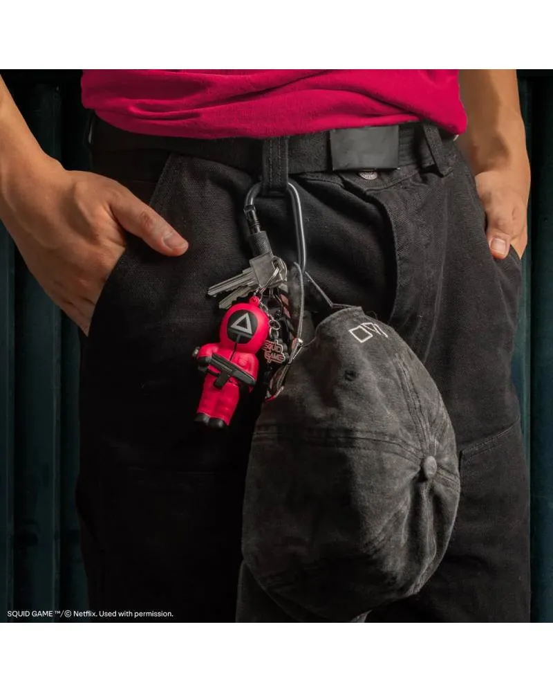 Privezak Squid Game - Soldier With Gun Squishy Keychain 