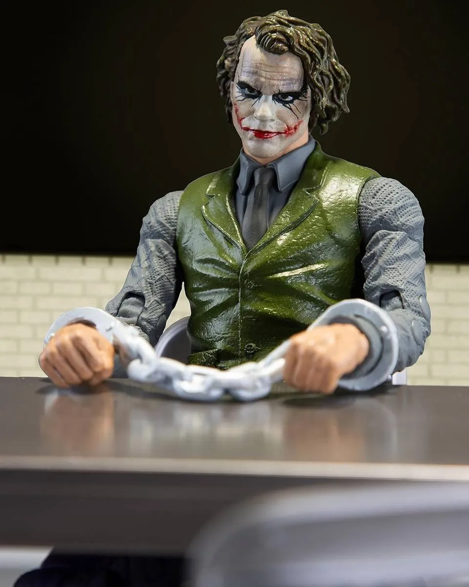 Action Figure DC Multiverse - Jail Cell Variant - The Joker (The Dark Knight) - Gold Label 