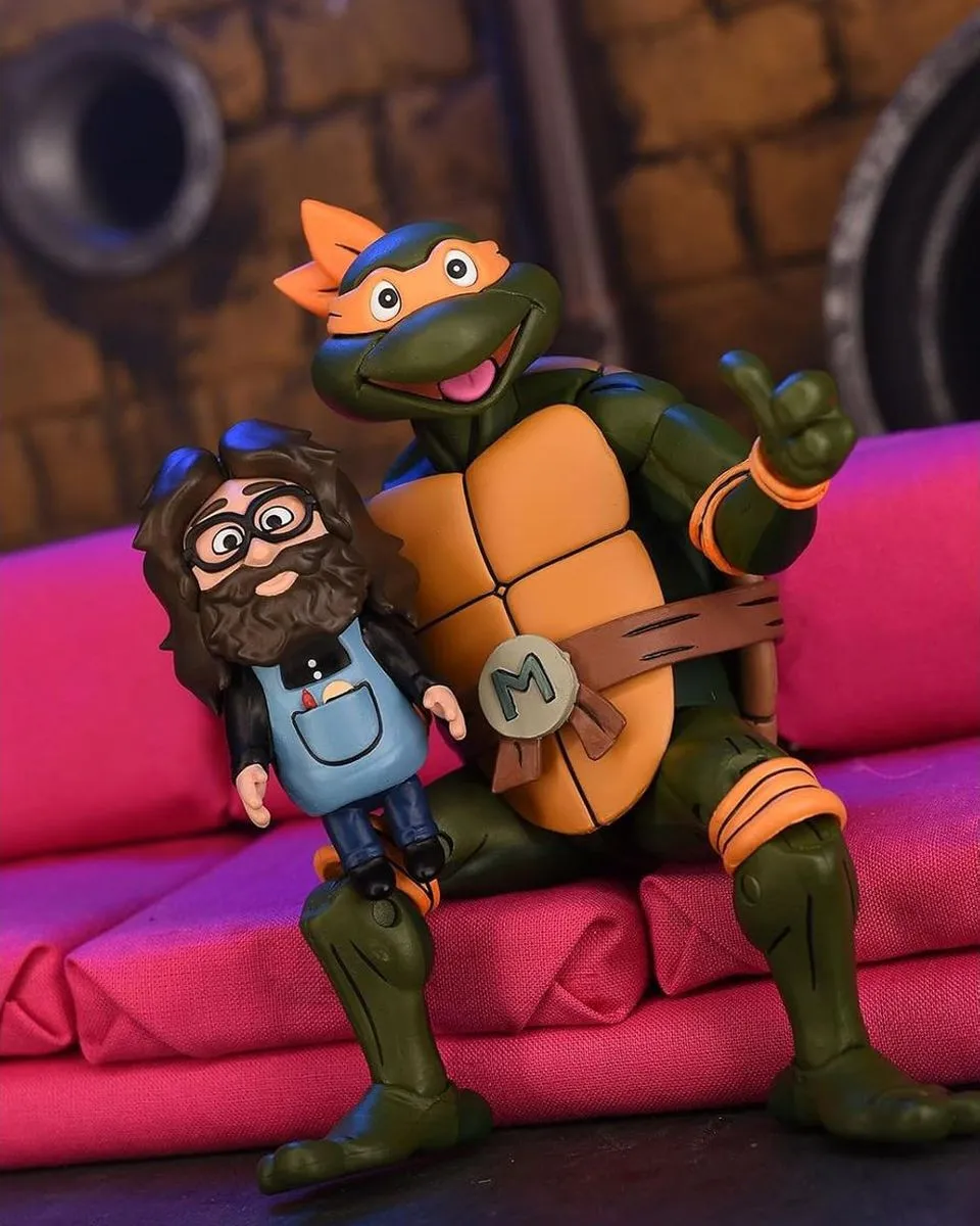 Action Figure Teenage Mutant Ninja - Ultimate Michelangelo Is a Party Dude VHS Style 