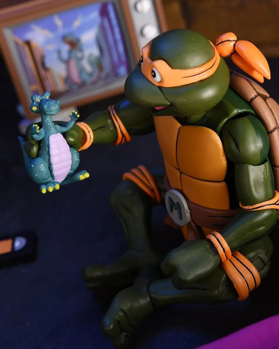 Action Figure Teenage Mutant Ninja - Ultimate Michelangelo Is a Party Dude VHS Style 