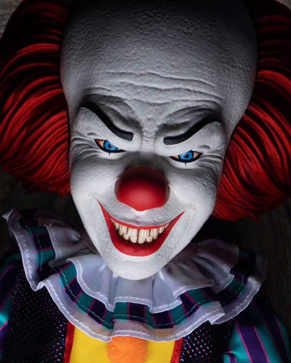 Action Figure IT 1990 - Pennywise - Mega Scale Figure with Sound 