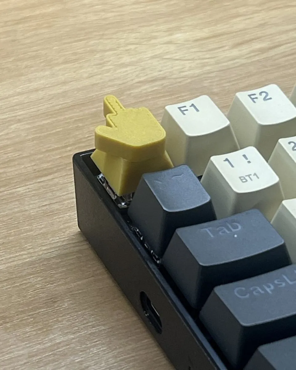 Keycap DOT Tmn - Gold Middle Finger 