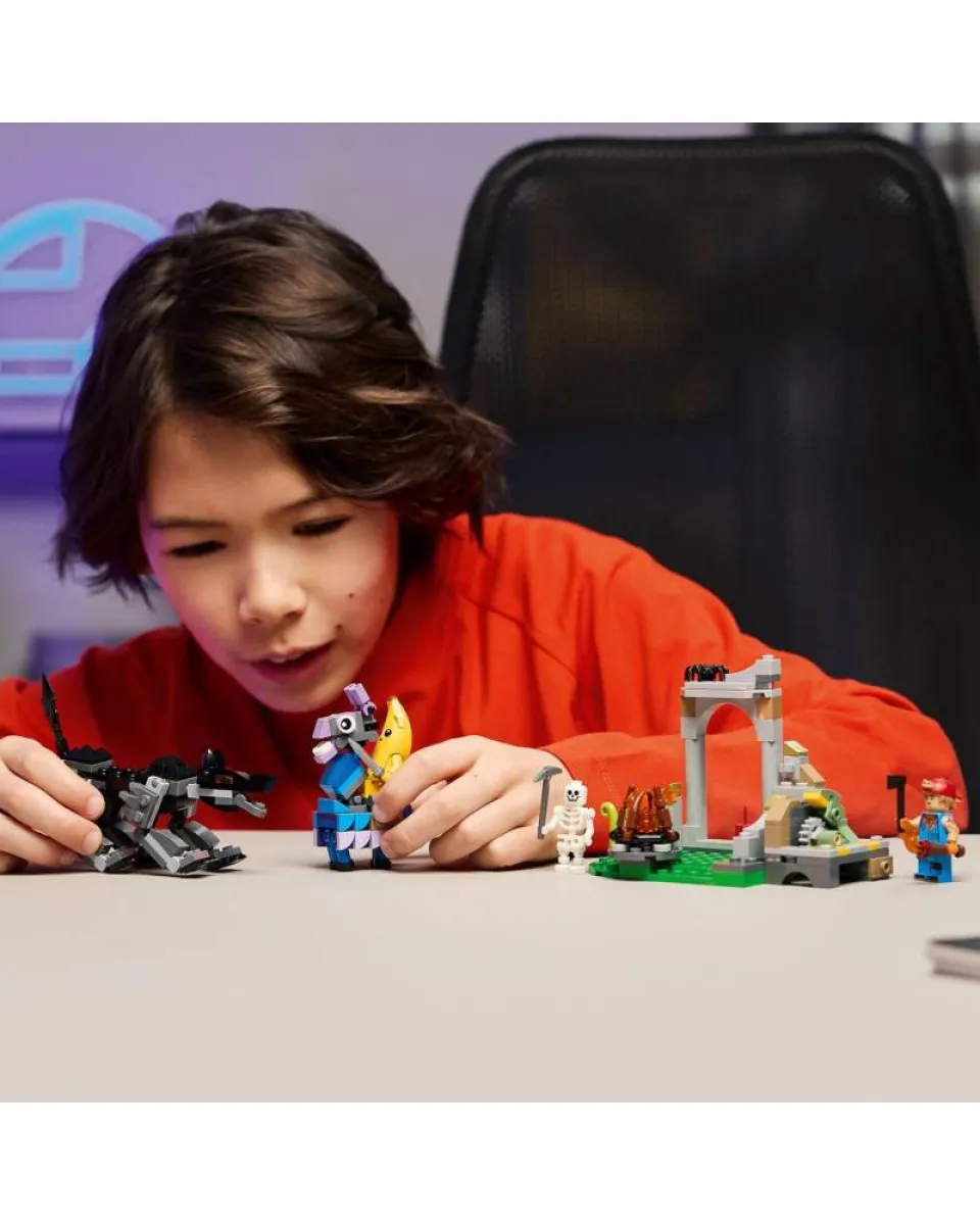 LEGO Fortnite - Peely And Sparkplug's Camp 
