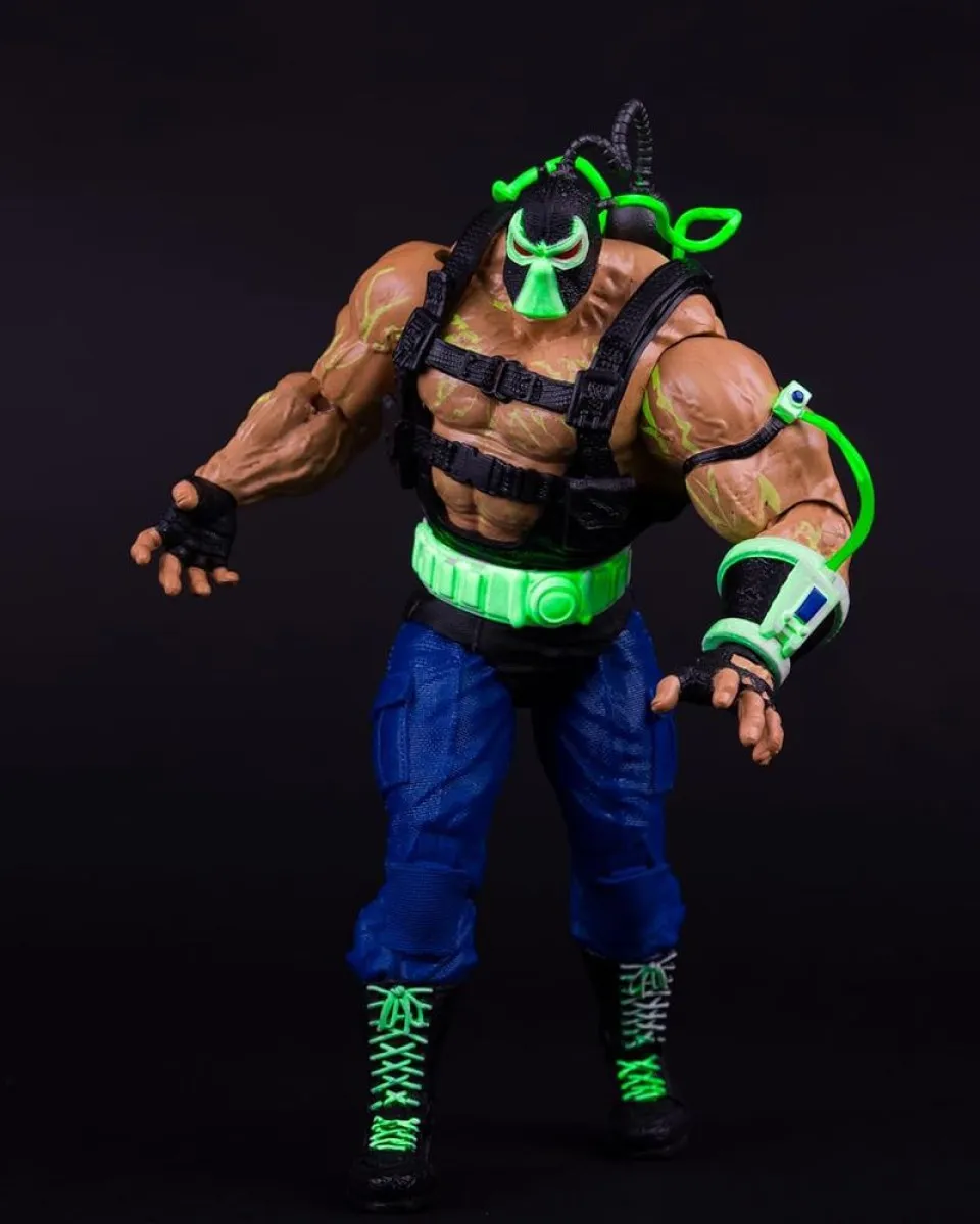Mega Action Figure DC Multiverse - Bane (Glow In The Dark)  Gold Label 