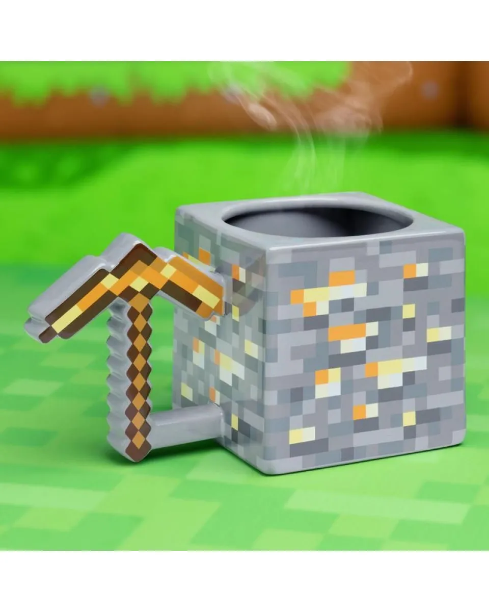 Šolja Paladone Minecraft - 3D - Gold Pickaxe Mug 