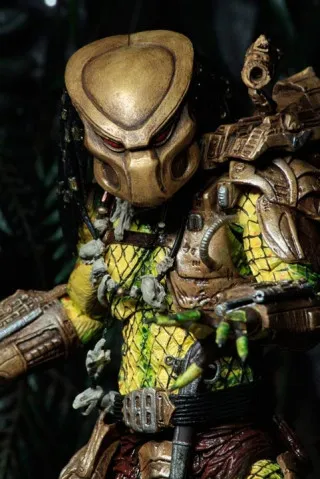 Action Figure Predator 1718 - Ultimate Elder: The Golden Angel 